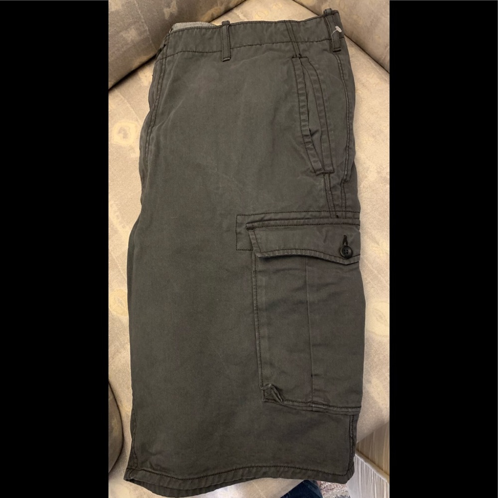 EUC. Men’s Levi Cargo shorts.